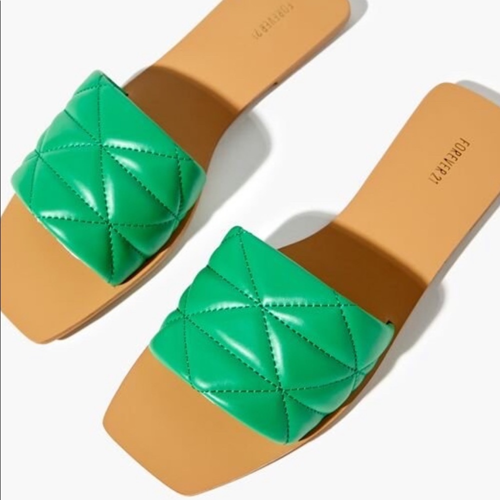 Forever 21 Women’s Soft Kelly Green Quilted Faux Leather Sandals sz 6.5